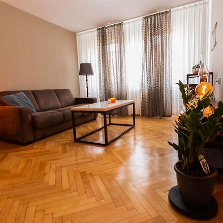 Cosy 2-Bedroom Flat - Fully Equipped ريشيتسا المظهر الخارجي الصورة